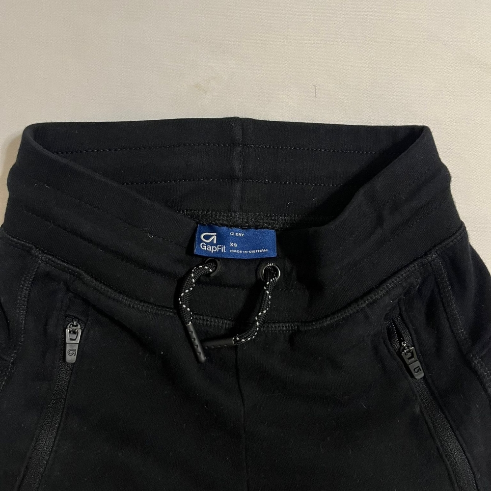 Gap black joggers with zipper pockets on each side, drawstring attached.